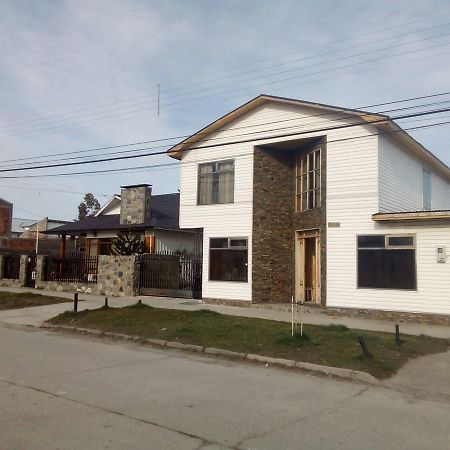 Hostal Los Pioneros Puerto Natales Buitenkant foto