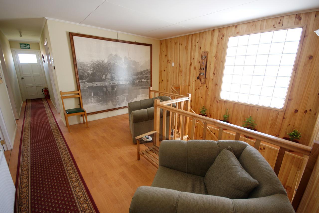 Hostal Los Pioneros Puerto Natales Buitenkant foto