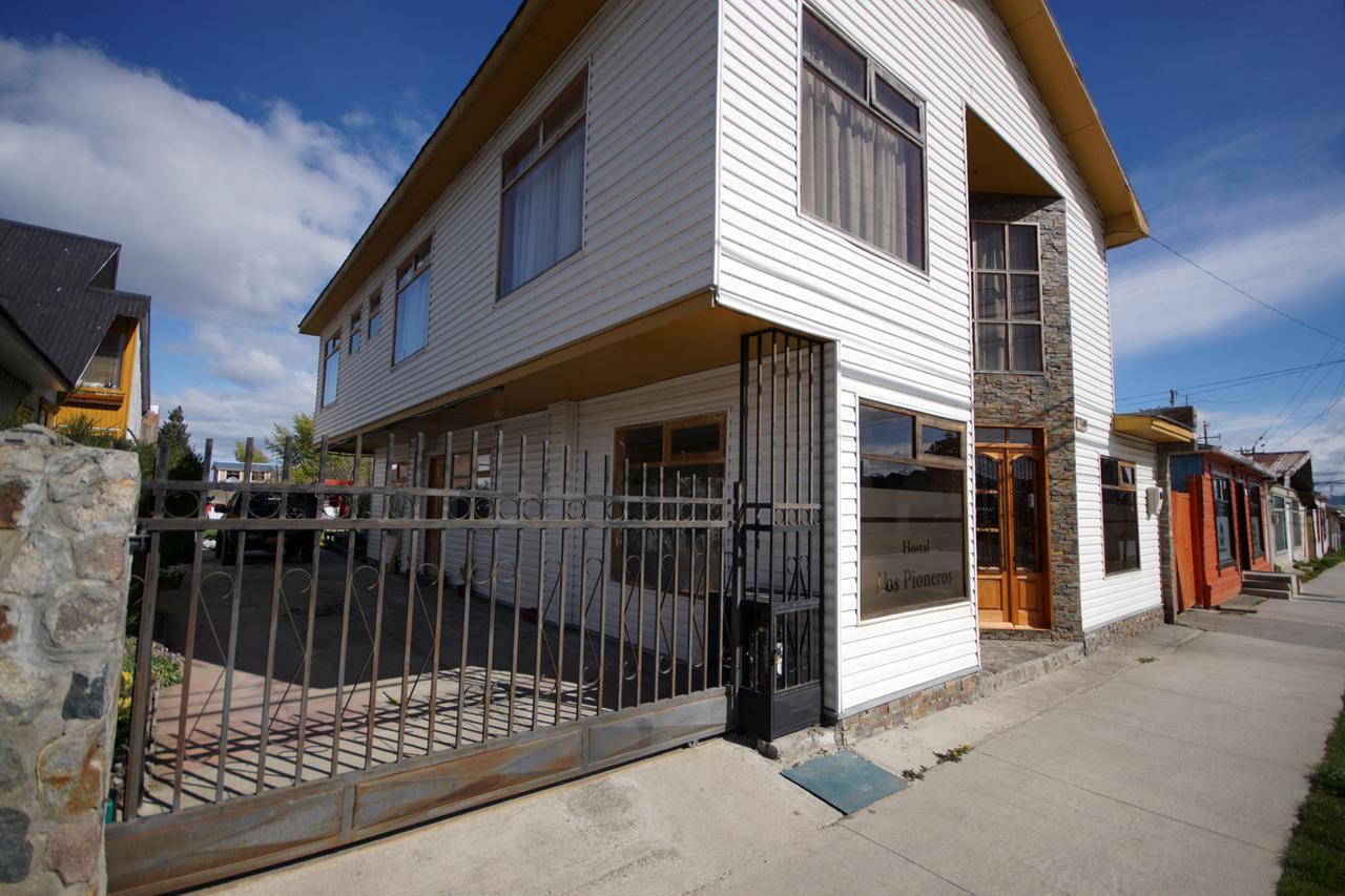 Hostal Los Pioneros Puerto Natales Buitenkant foto