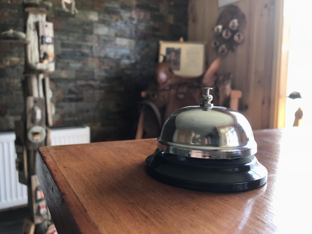 Hostal Los Pioneros Puerto Natales Buitenkant foto